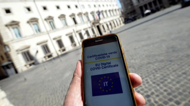 Италия первой в Европе ввела обязательные COVID-паспорта для всех, кто работает