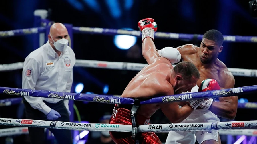 Ентоні Джошуа нокаутував Пулєва в поєдинку за титул чемпіона світу