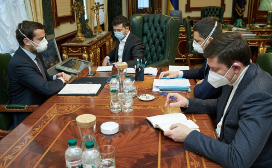 У Зеленського подумують посилити карантин до режиму всі в масках