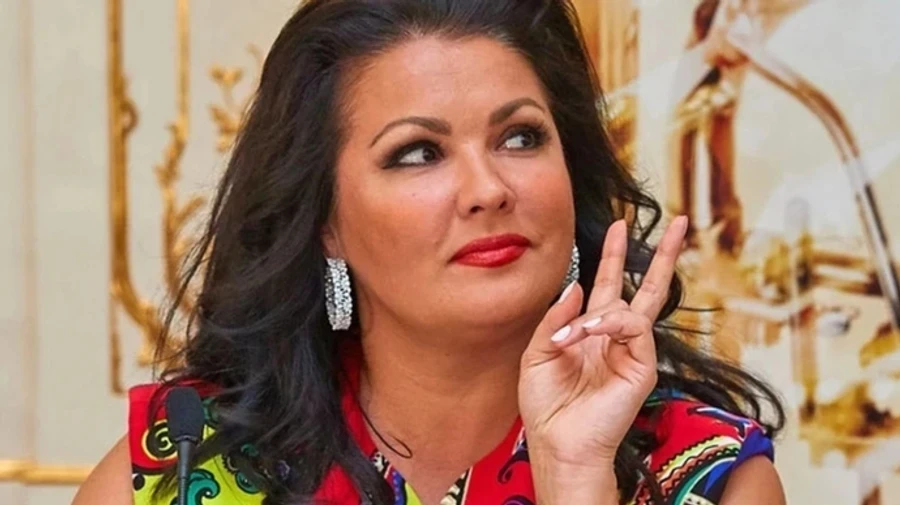Hundreds protest in UK after operatic performance by Putin supporter Netrebko, Ukraine's ambassador to UK joins in