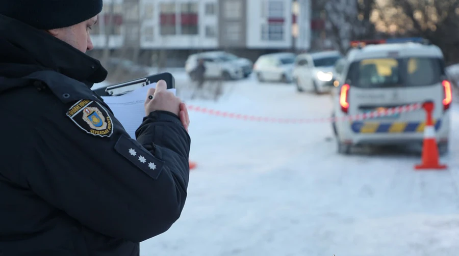 В Черкассах мужчина бросил боеприпас в сотрудников ТЦК и полиции