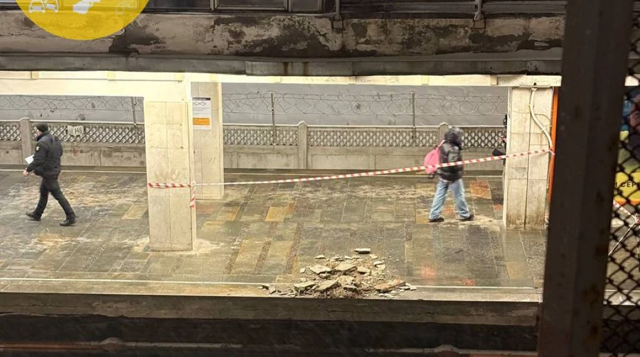 Ceiling fragments fall at two Kyiv metro stations, utility cites Russian attacks