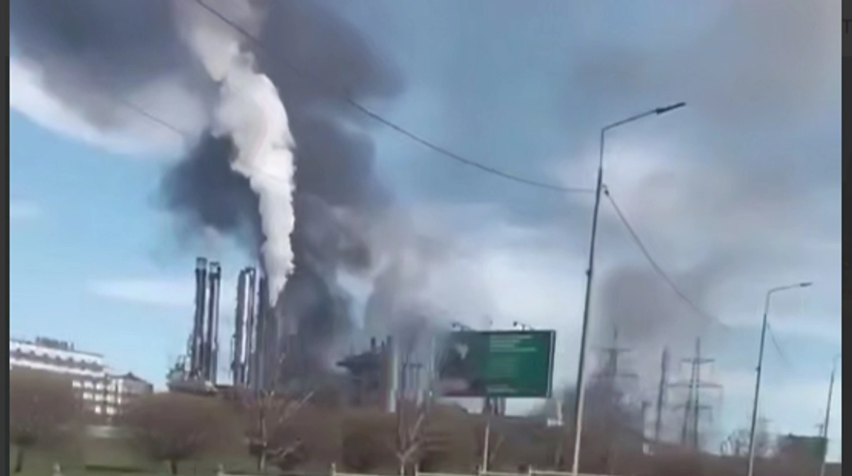 Drones attack chemical plant in Russia – video