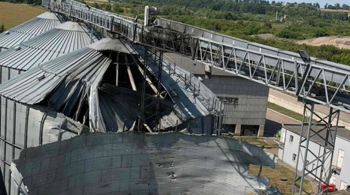 Russian attack causes major damage to grain elevator in Sumy Oblast: employee injured – photo