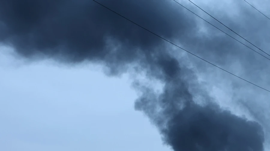 Атака на Київ: у Дарницькому районі пошкоджено офісну будівлю