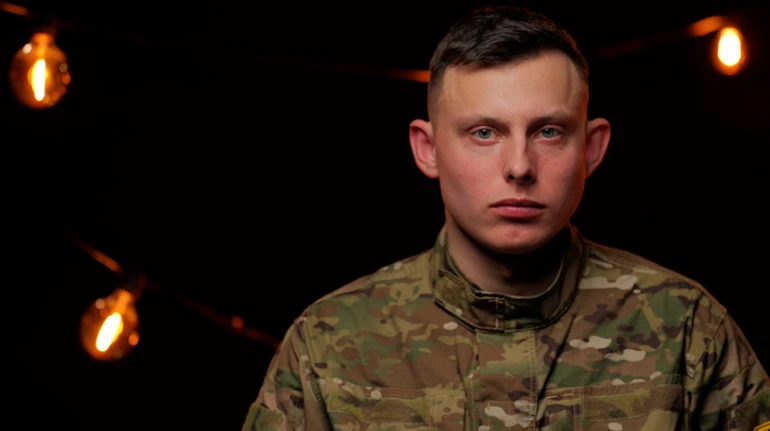 Шеврон Азову для мене більше досягнення, ніж робота в театрі – актор із Маріуполя Максим Філіппов