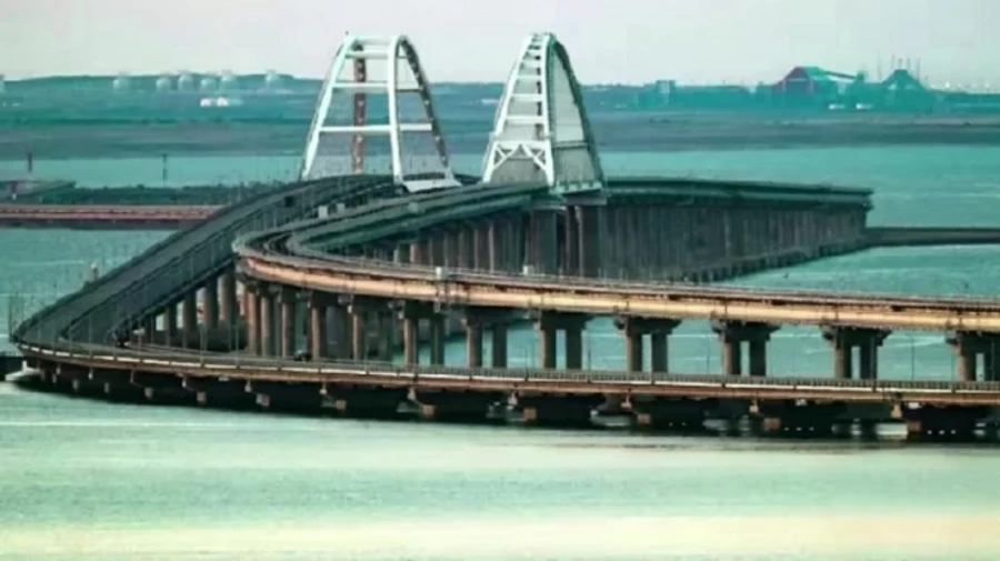 Russia closes Crimean Bridge to traffic