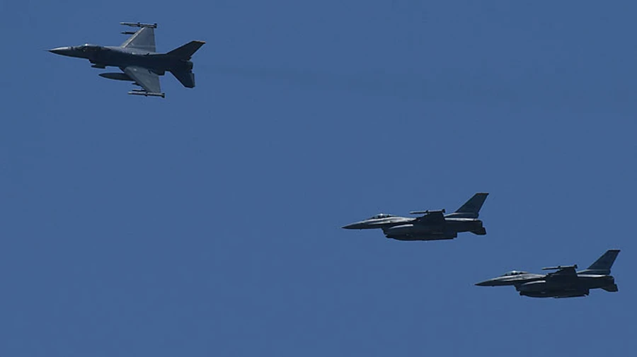 Навчання українських пілотів F-16 уже почалися − Боррель