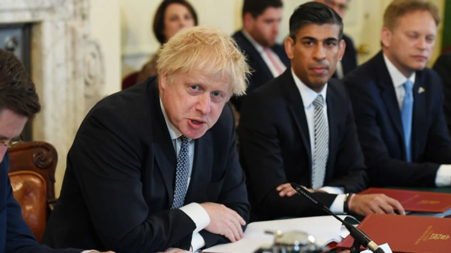 Британия обложит дополнительным налогом сверхприбыли нефтяных и газовых компаний