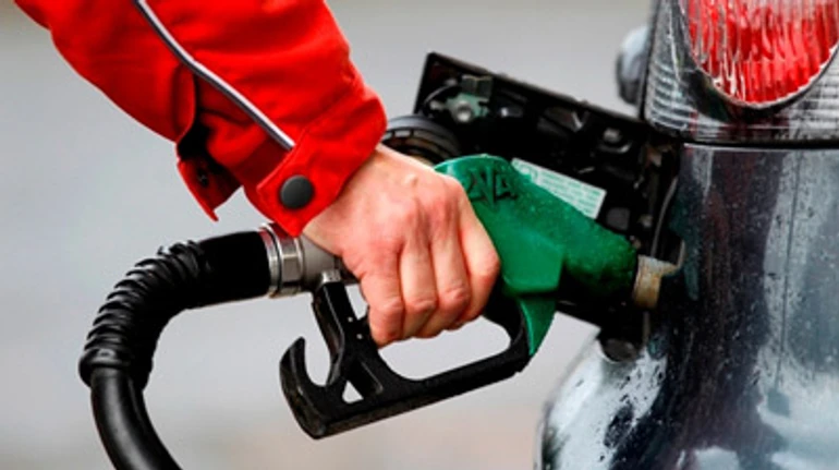 Очереди на заправках и бензин по 60 гривень: когда закончится дефицит