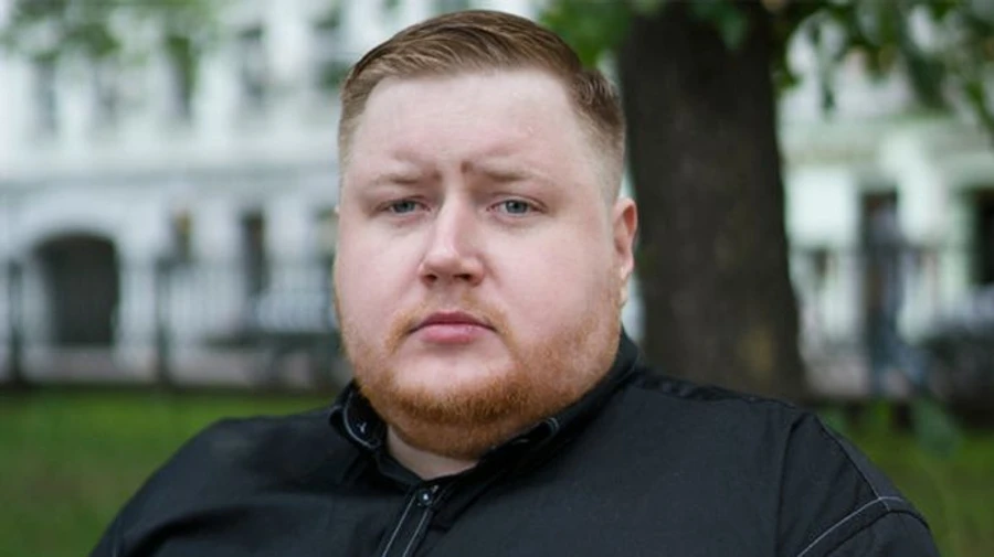 Випав голим із вікна: у Москві загинув головред забороненого видання