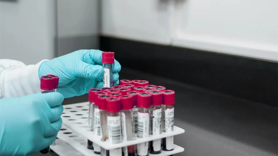 Китай изучит тысячи образцов крови из Уханя