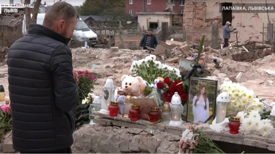 Father returns from front line to Lviv Oblast to the place where his 15-year-old daughter was killed in a Russian strike