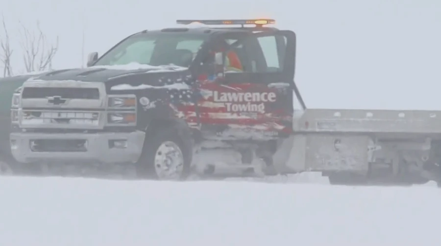 У США понад 100 автомобілів потрапили в ДТП через сильний снігопад