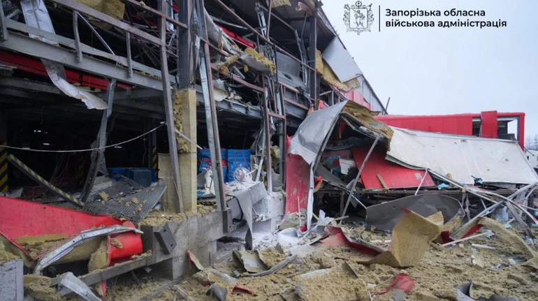 Россияне ударили по терминалу Новой почты в Запорожье: 8 пострадавших