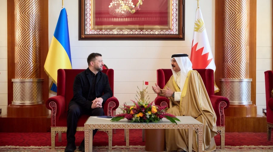 Zelenskyy meets King of Bahrain and proposes drone agreement – video