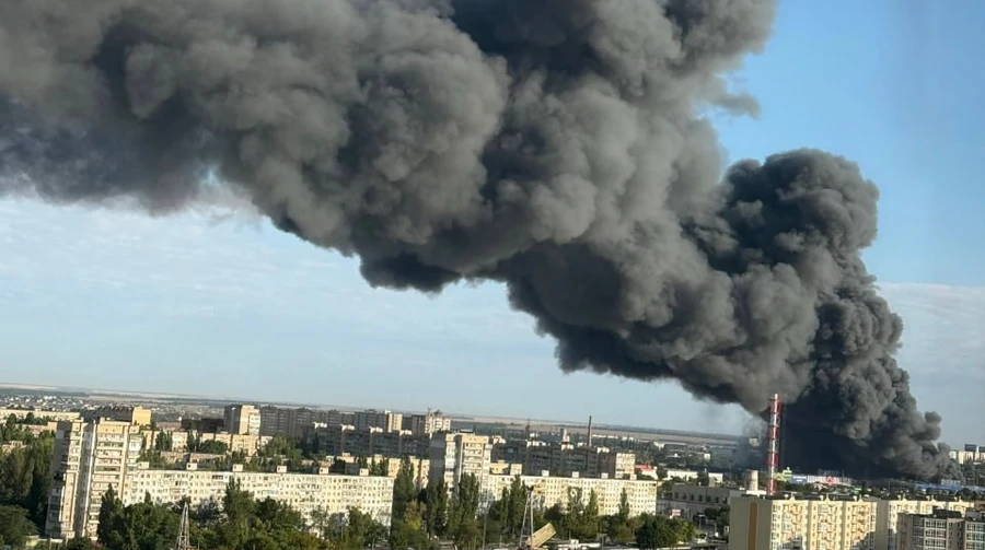 В Одесі після російської атаки палають два Епіцентри