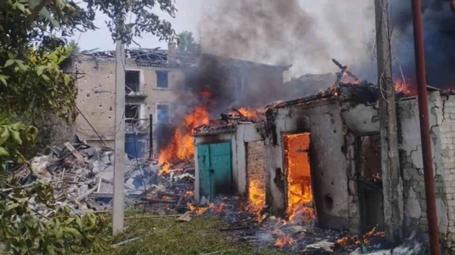 Росіяни поцілили бомбою по житлових будинках у Родинському на Донеччині: 4 постраждалих