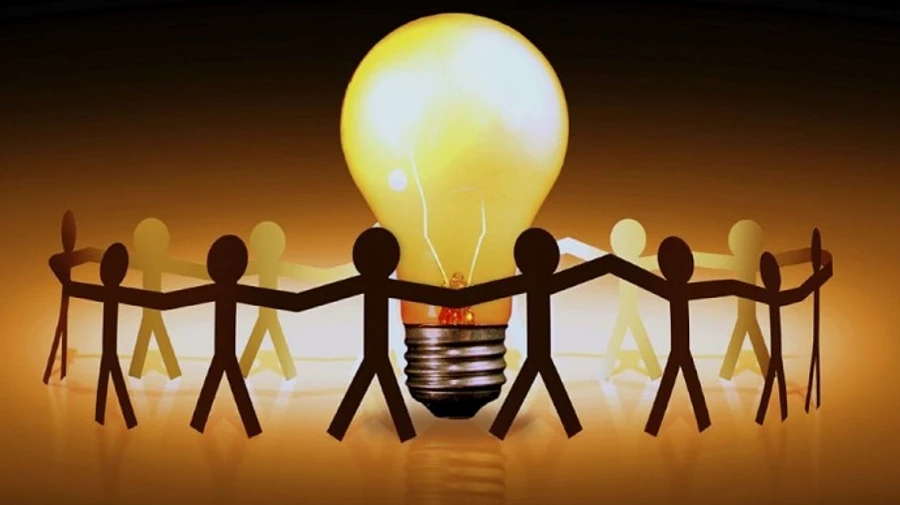 Энергетики поблагодарили за каждую выключенную лампочку: украинцы сэкономили до 20%