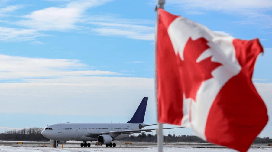 Канада трьома чартерами планує вивезти з Польщі під тисячу українських біженців