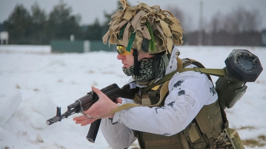 Більше половини українців готові чинити опір збройному наступу Росії – опитування