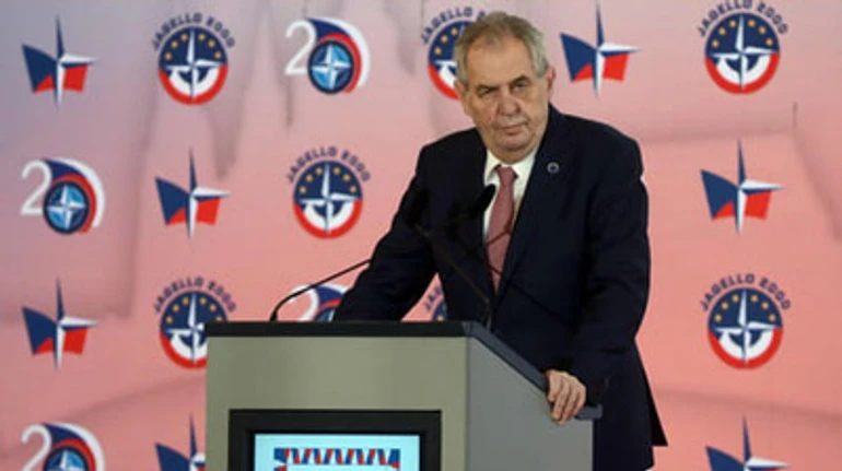 Ультиматум Земана: как президент Чехии наказывает чиновников за нелюбовь к России