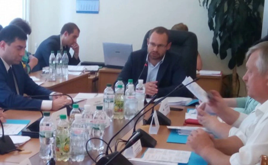 Рада пока не возьмется за инаугурацию, комитет во второй раз перенес заседание