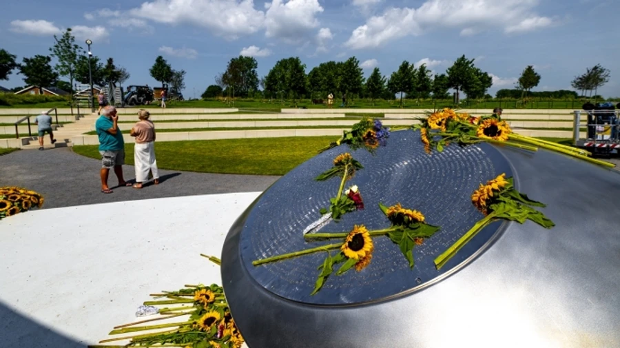 MH17 plane crash: victims' relatives demand recognition of Russia's responsibility as part of peace deal