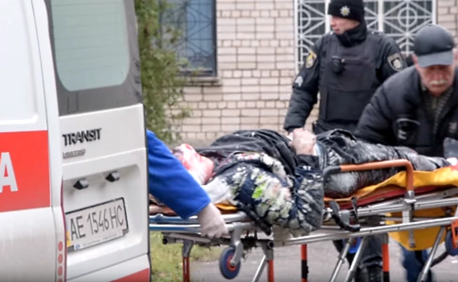 У житлі чоловіка, що кинув гранату у суді Нікополя, провели обшук 