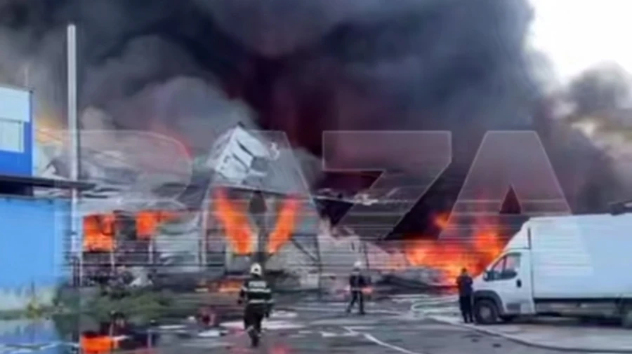 Под Москвой горят два склада химического завода