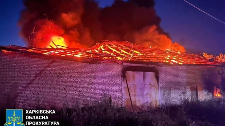 Explosions in Kharkiv: Russia hits civilian business – video