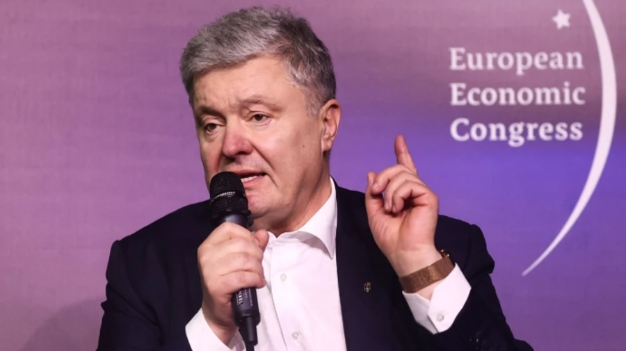 Порошенко заявив, що його знову не випустили у відрядження в Брюссель