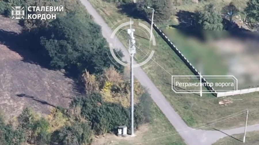 Ukrainian border guards post footage of them destroying Russian transponder