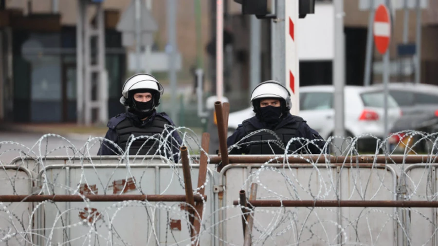 Менше половини українців вірять, що Україну втягнуть у кризу на білоруському кордоні