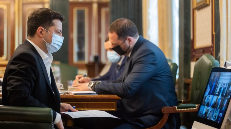 Ситуация с COVID-19 в Украине улучшается, Зеленский поручил дать прогноз на осень