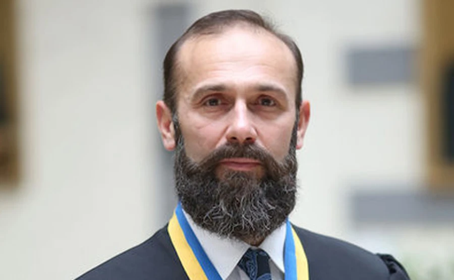 Судью Емельянова отстранили от судейства