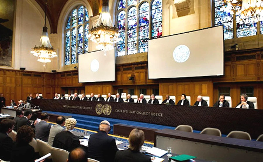 Гаага визнала докази злочинів РФ в Україні серйозними – Луценко