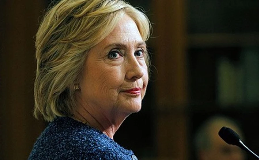 Клинтон установила рекордный отрыв от Трампа - опрос