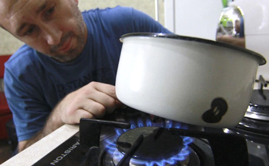 Правительство установило единую цену на газ для населения и промпотребителей