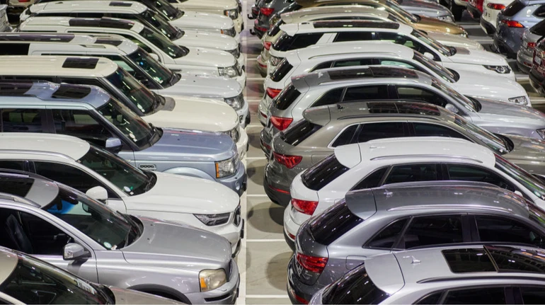 ЄС відкладає заборону на продаж бензинових та дизельних авто