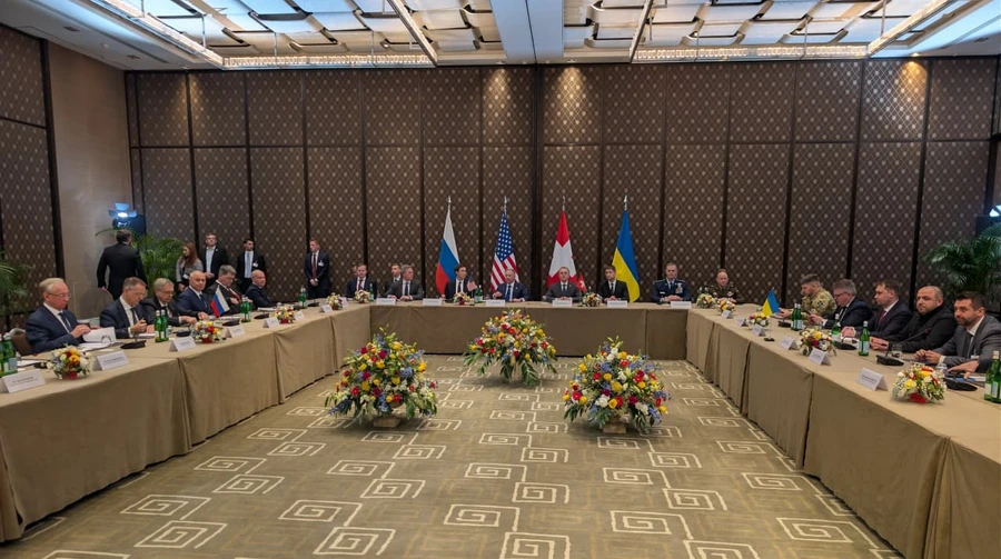 Bloomberg: Росія планує вийти з переговорів, якщо Україна не погодиться віддати Донбас