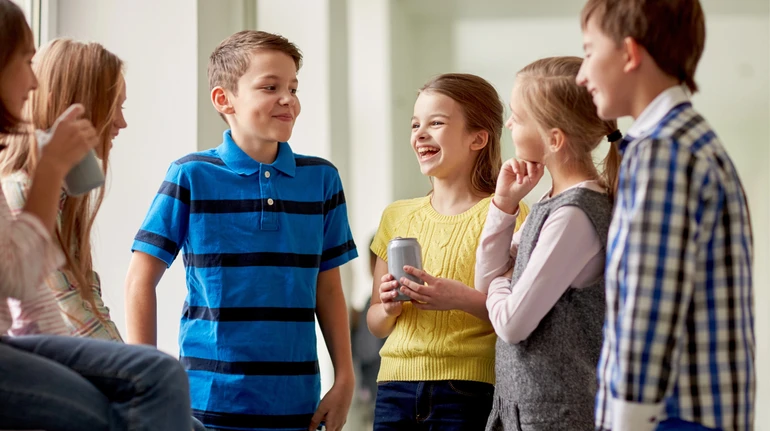 Как друзья и популярные сверстники влияют на подростков? Результаты исследования