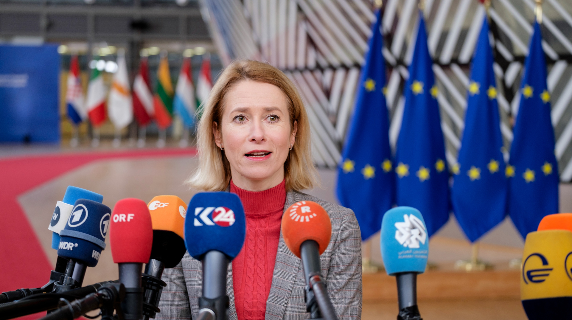 Kaja Kallas, the EU's chief diplomat, expects positive outcomes regarding a €90 billion loan for Ukraine on April 22. She made the remark...