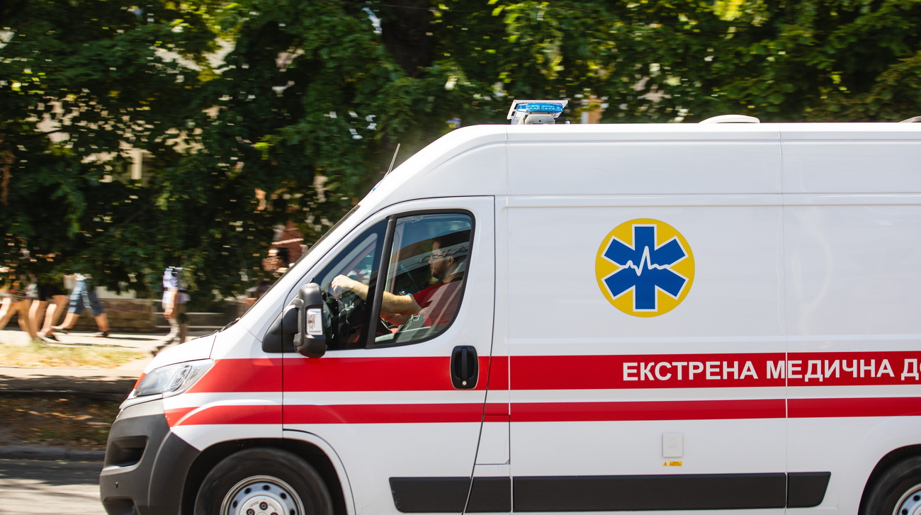 Росіяни двічі вдарили по Херсону: 2 поранених
