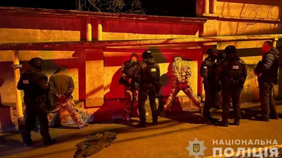 В Одесі ексміліціонер і кримінальники вибивали гроші з призовників, видаючи себе за ТЦК