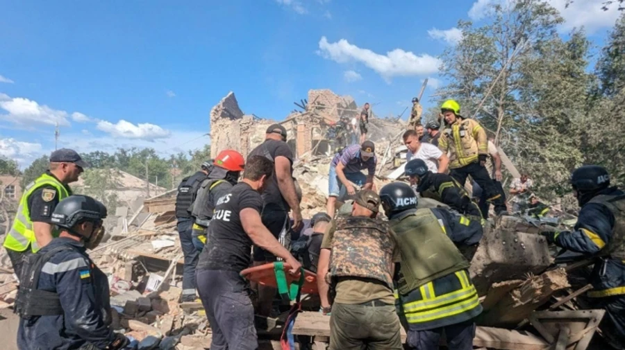 Russia strikes Kryvyi Rih, killing at least 9 and injuring 29 – video