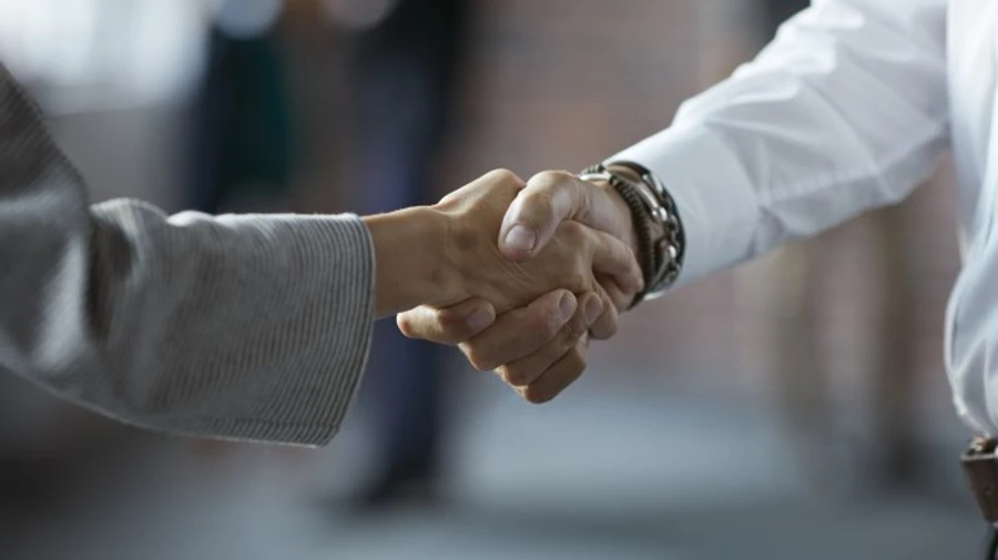 Опитування: Українці довіряють родичам та друзям, людям іншої національності – не дуже