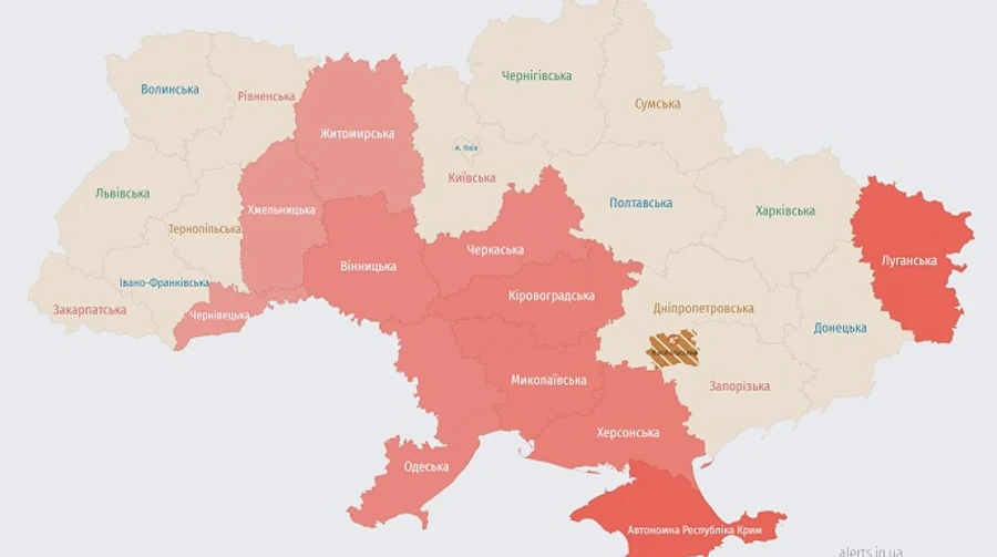 Groups of attack drones heading to Ukraine’s west; explosions rock Khmelnytskyi Oblast