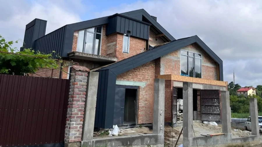 Сыну львовского военкома подарили дом в престижном пригороде – СМИ