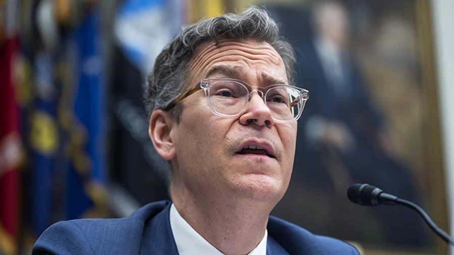 Замглавы Пентагона, выступавший против F-16 для Украины, уходит в отставку